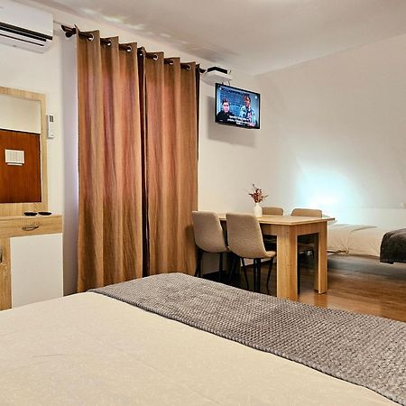 Guest House Lisina โพลยานัค ภายนอก รูปภาพ