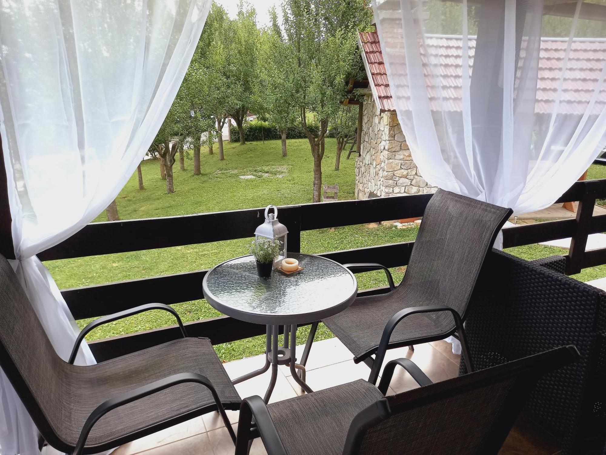 Guest House Lisina โพลยานัค ภายนอก รูปภาพ