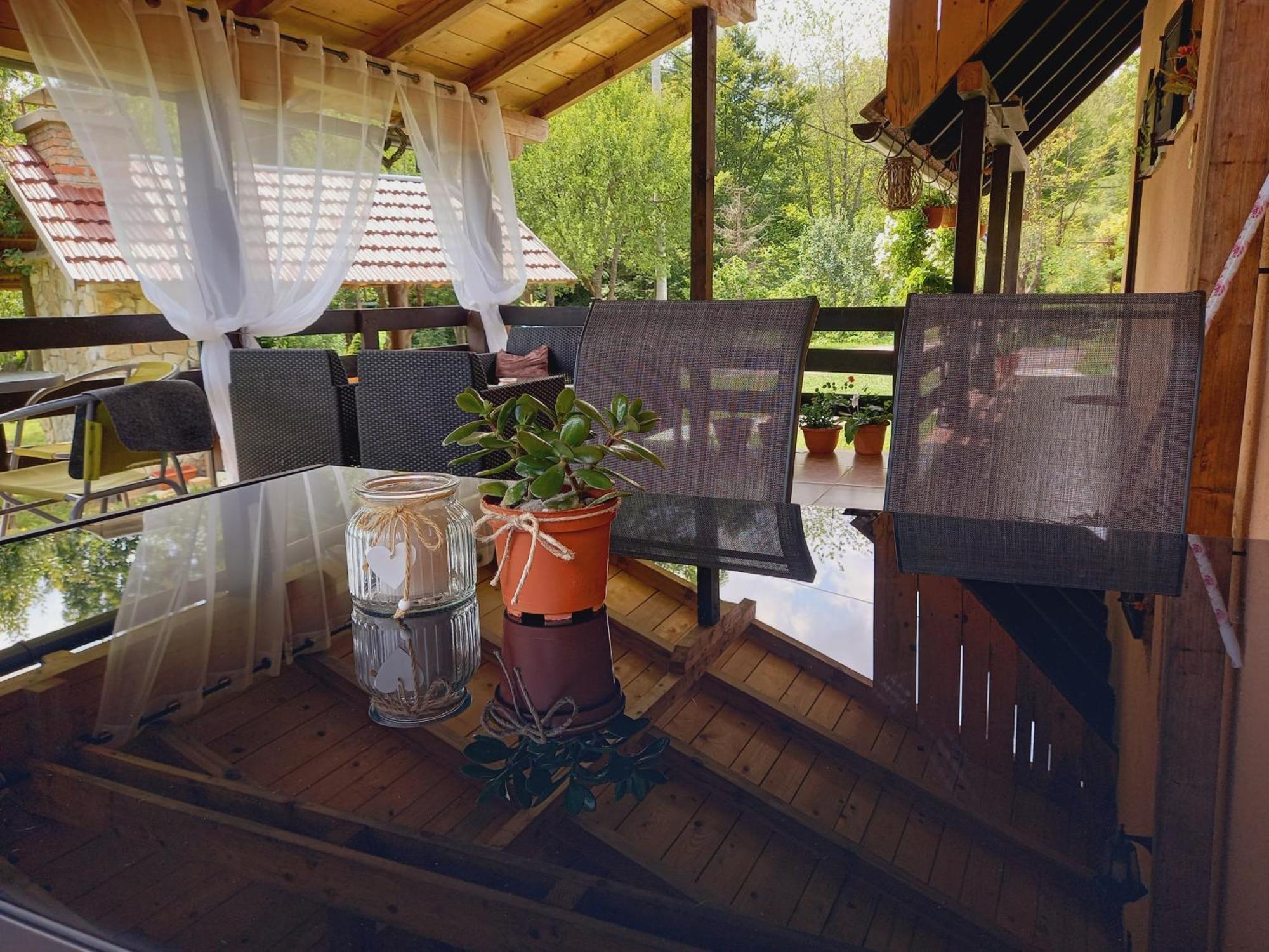 Guest House Lisina โพลยานัค ภายนอก รูปภาพ