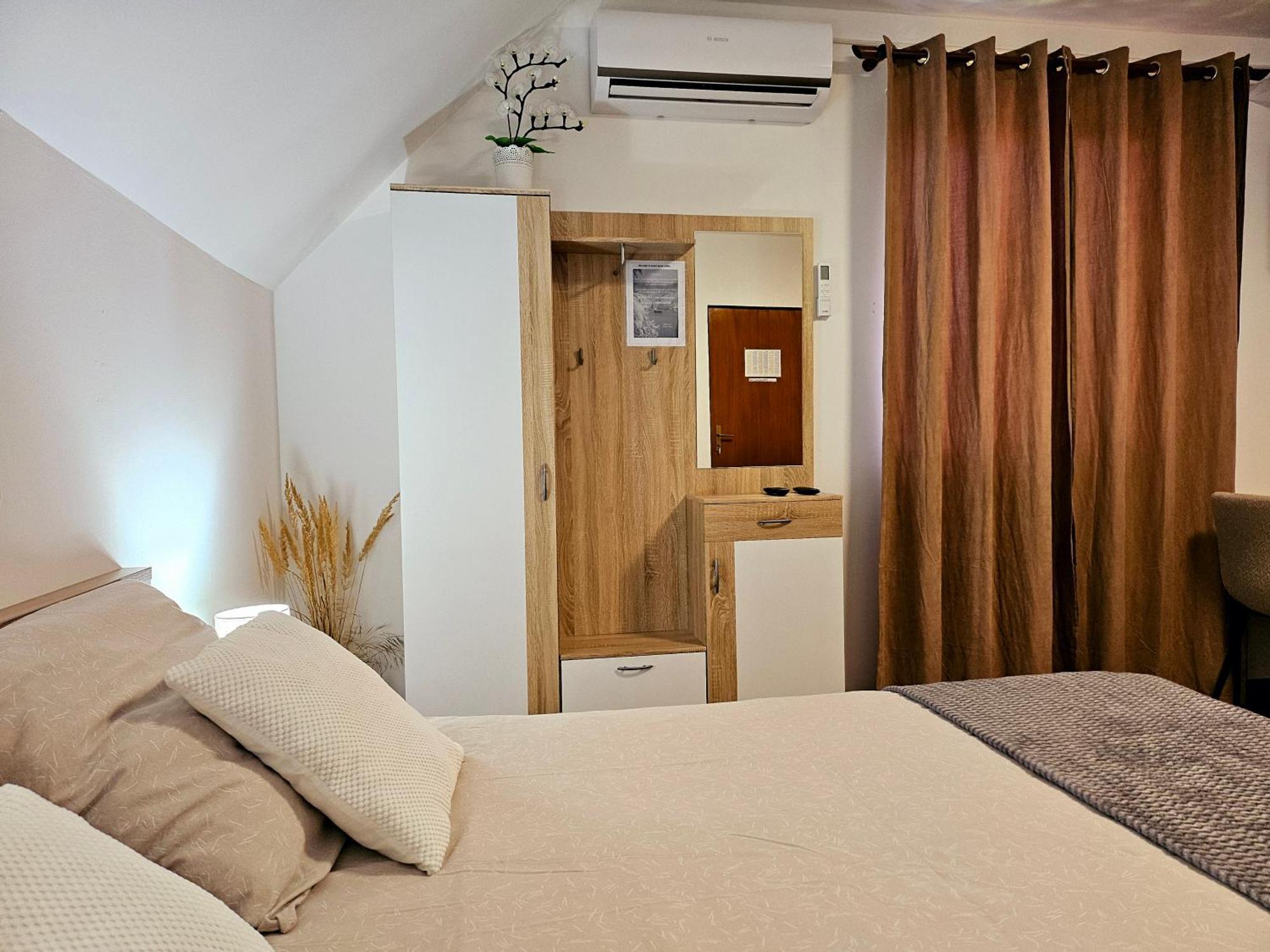 Guest House Lisina โพลยานัค ภายนอก รูปภาพ