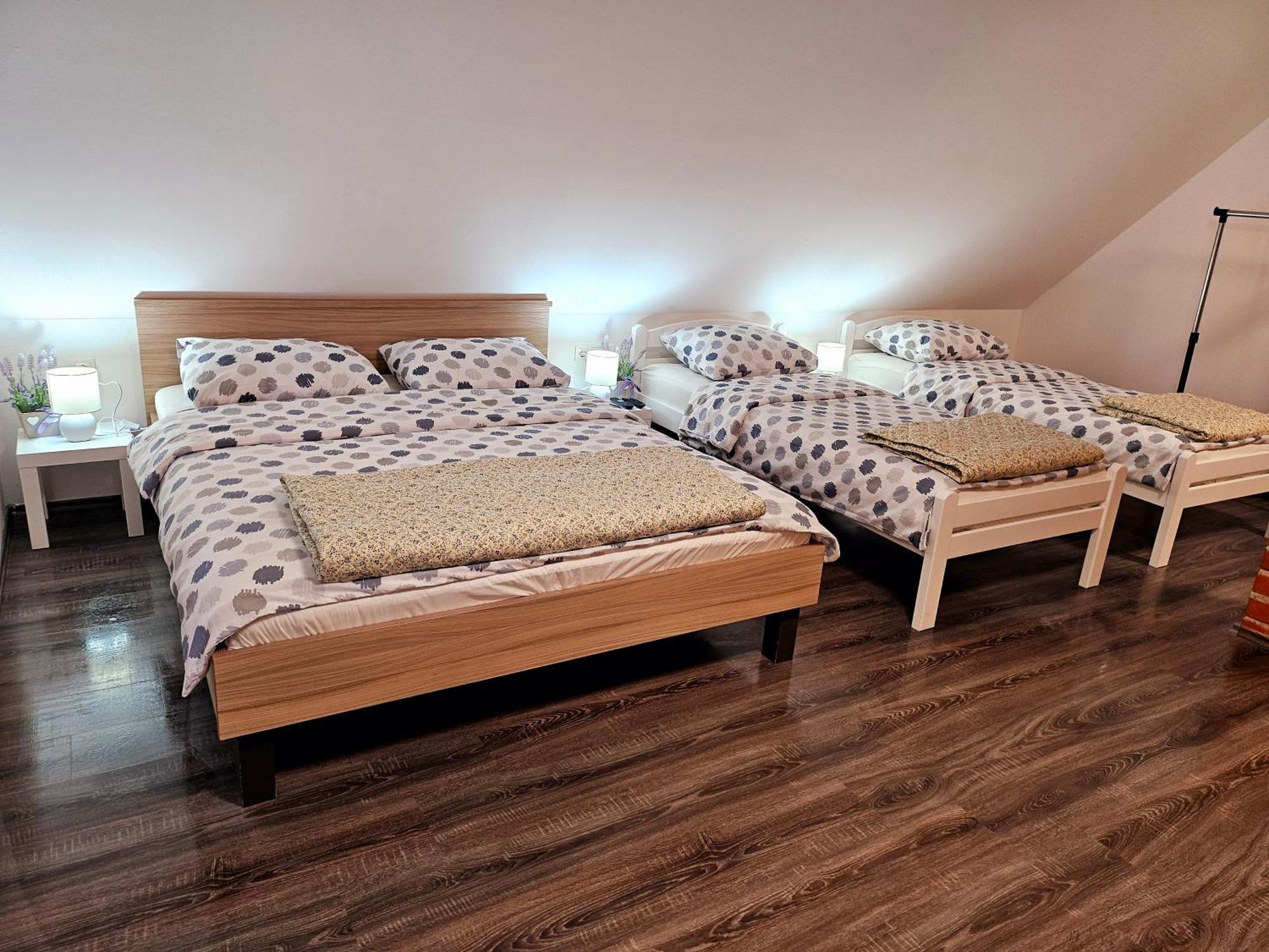 Guest House Lisina โพลยานัค ภายนอก รูปภาพ