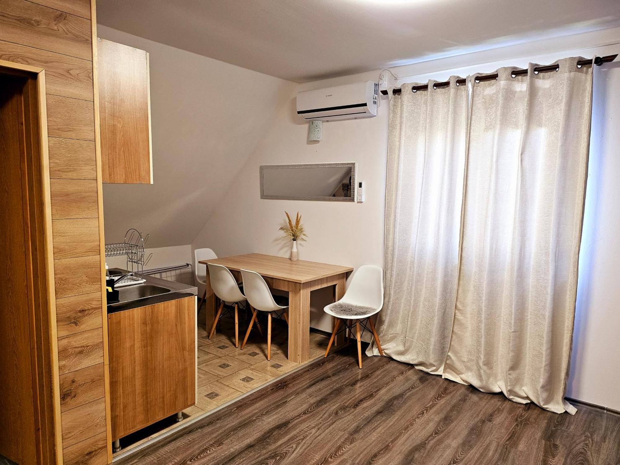 Guest House Lisina โพลยานัค ภายนอก รูปภาพ