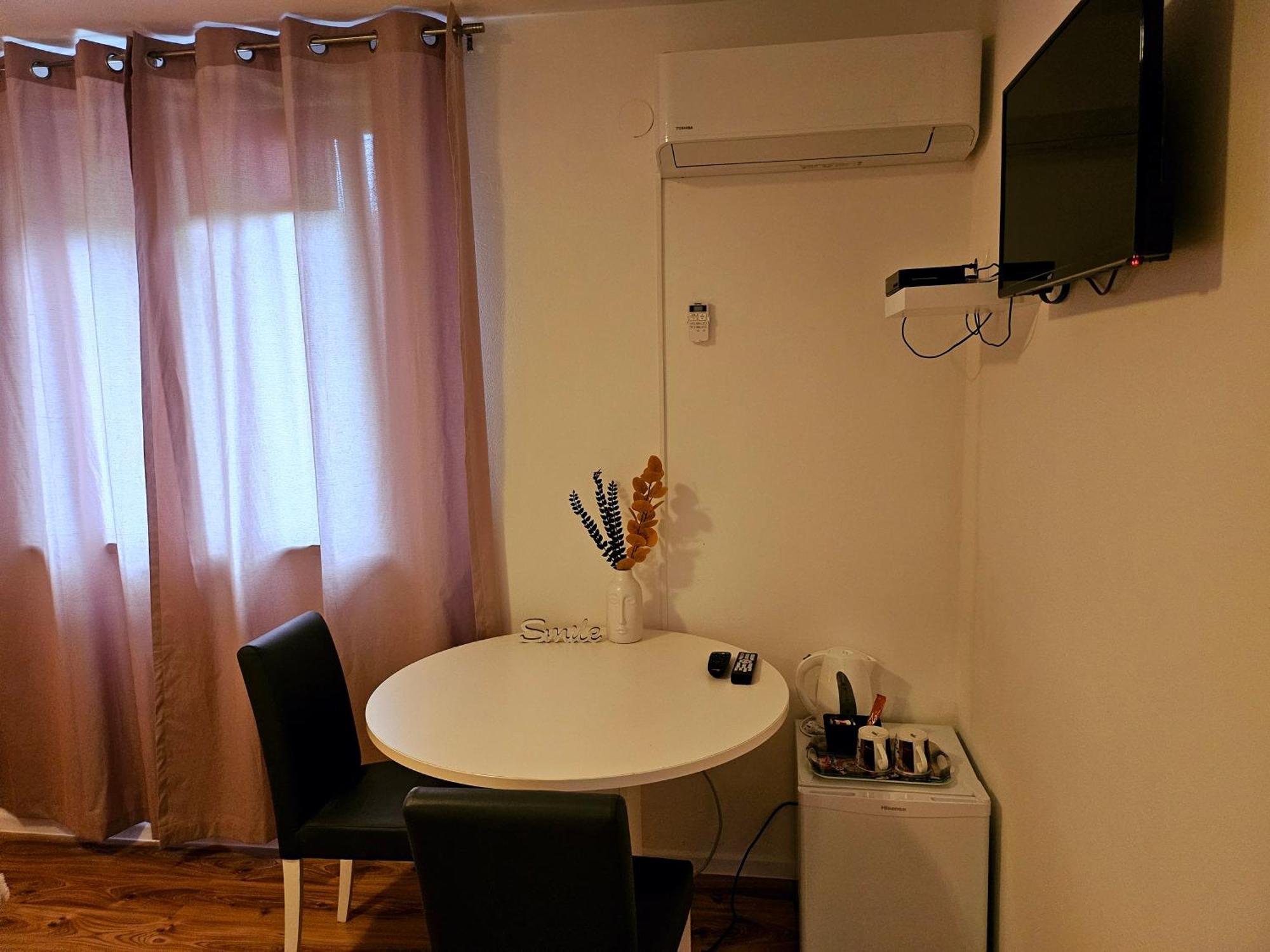 Guest House Lisina โพลยานัค ภายนอก รูปภาพ