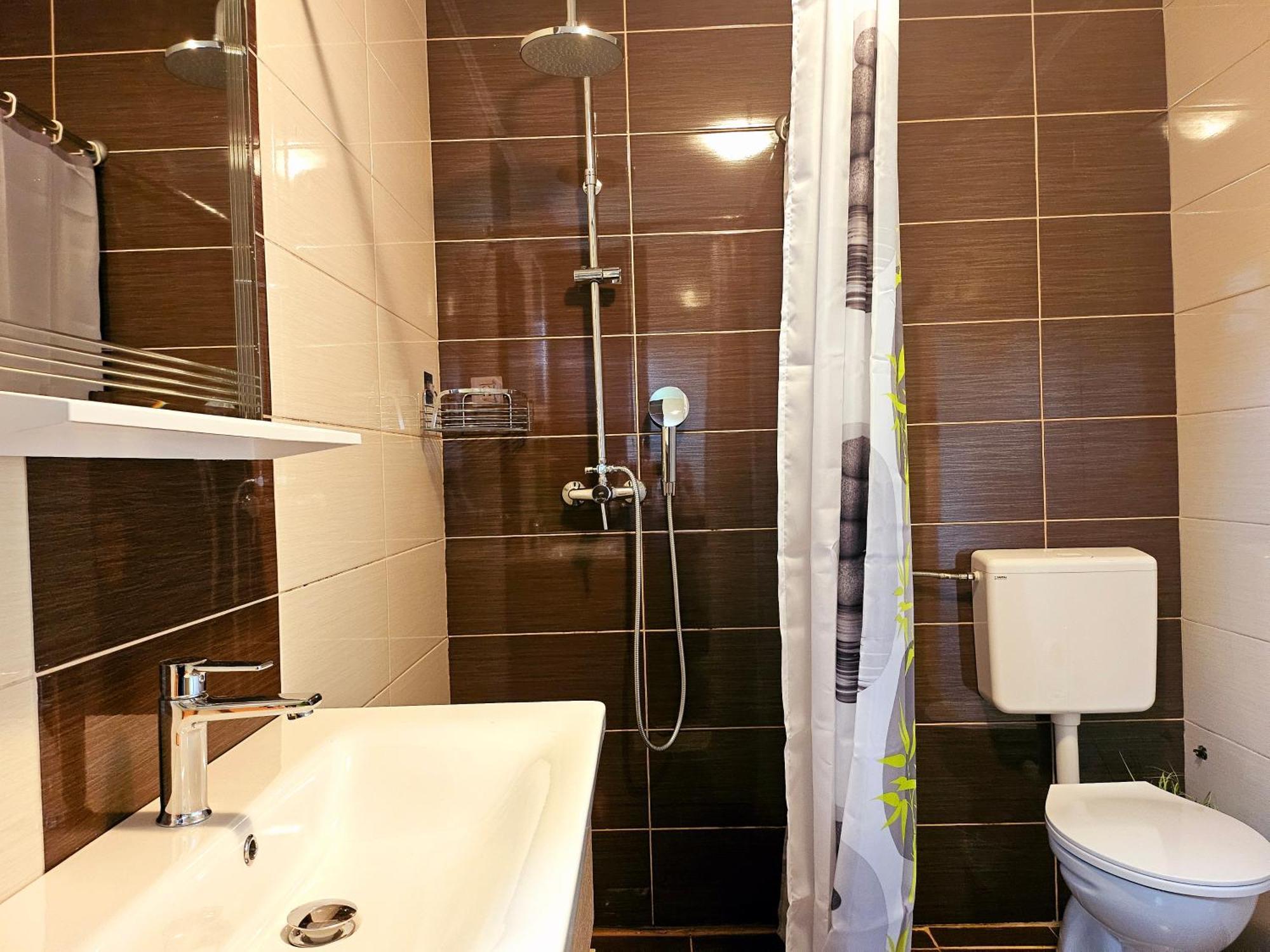 Guest House Lisina โพลยานัค ภายนอก รูปภาพ